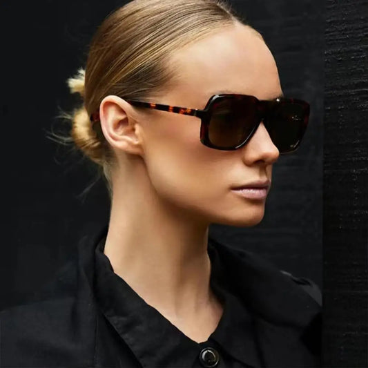 Beach Sunnies Sun Glasses Vintage Sunglasses For Women and Men Clear Ocean Gradient Lens Retro Shades Eyewear Summer Accessory